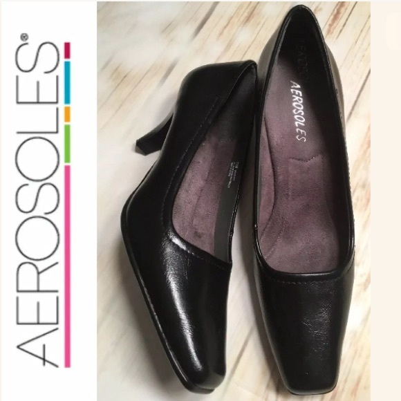 aerosoles black patent pumps
